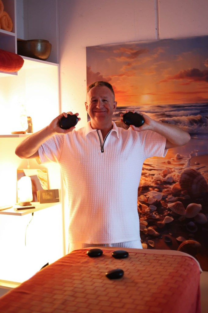 Hot Stone Massage Steine in der Praxis Mag. Bartek